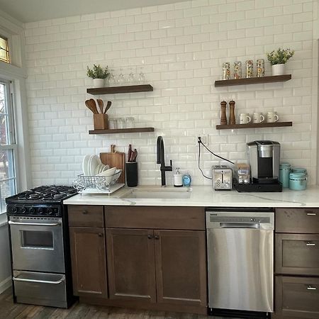Gorgeous Victorian House!! Entire Suite In Sam'S Home New York Esterno foto