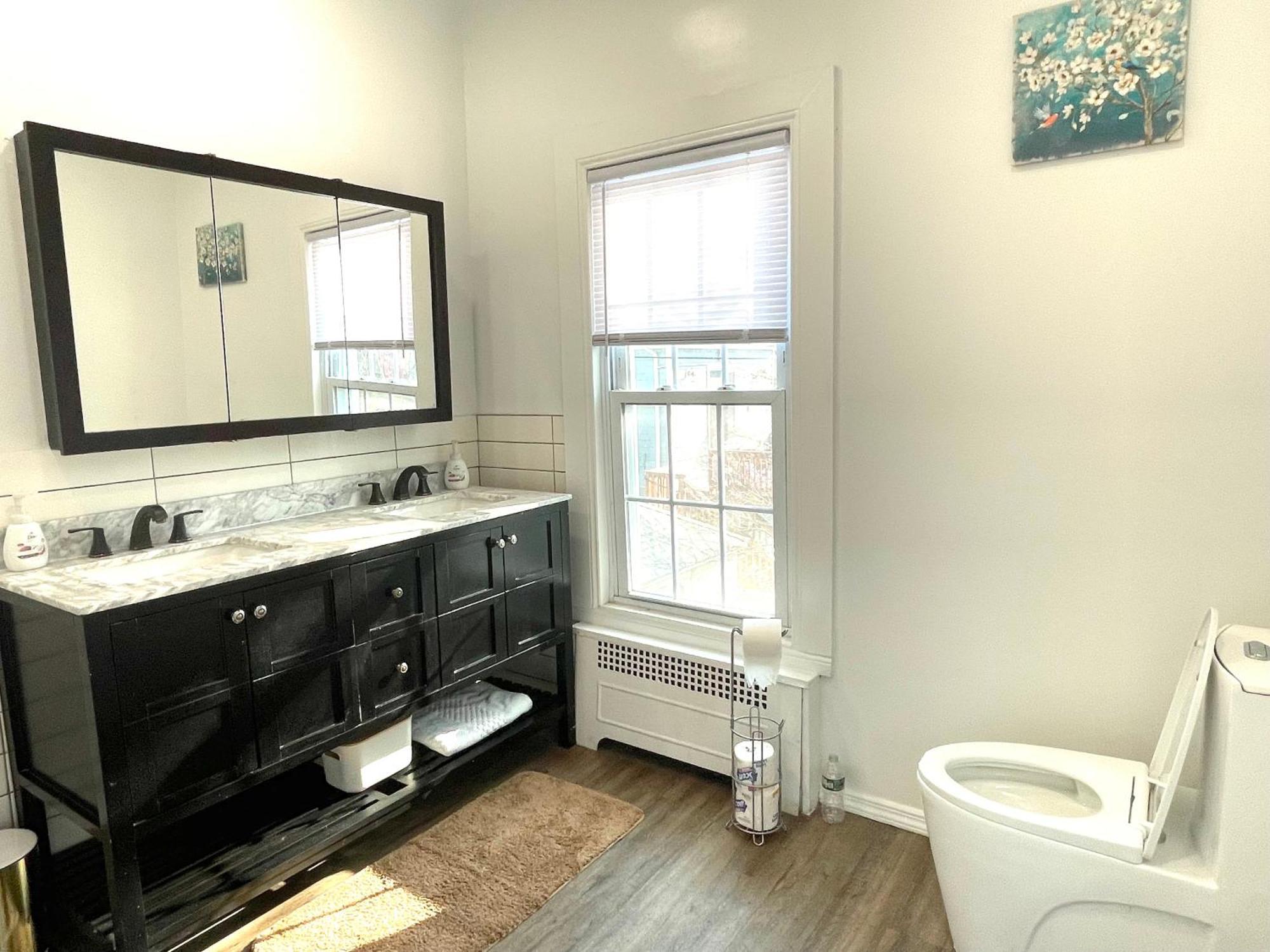 Gorgeous Victorian House!! Entire Suite In Sam'S Home New York Esterno foto